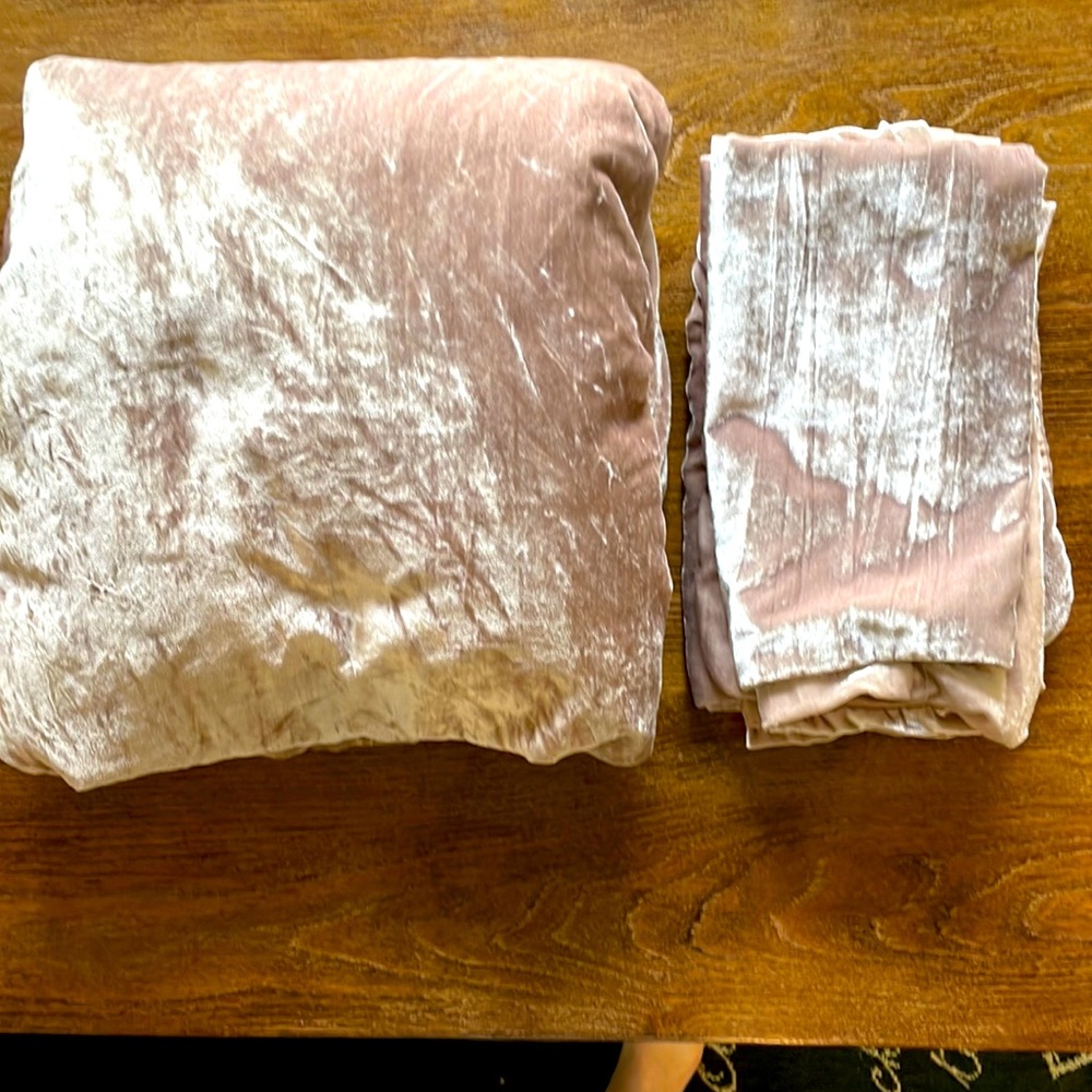 West Elm King Size Blush Velvet Duvet Cover and 3 Euro Shams